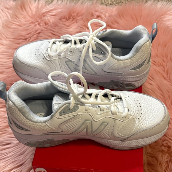 New Balance 857 White Athletic Training Shoes, Size 8 Wide - Picture 12 of 12